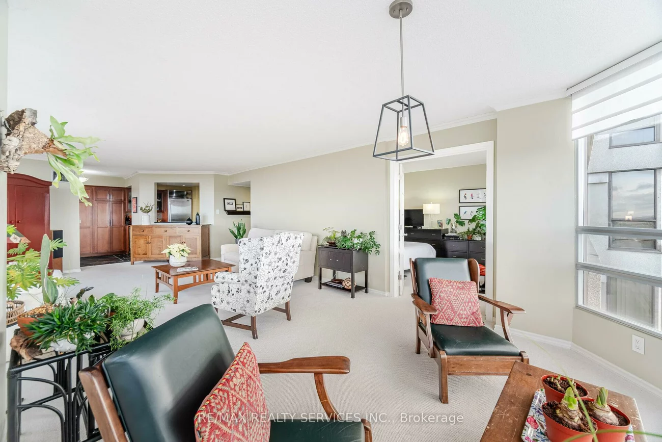 310, Mill, Brampton South, Brampton