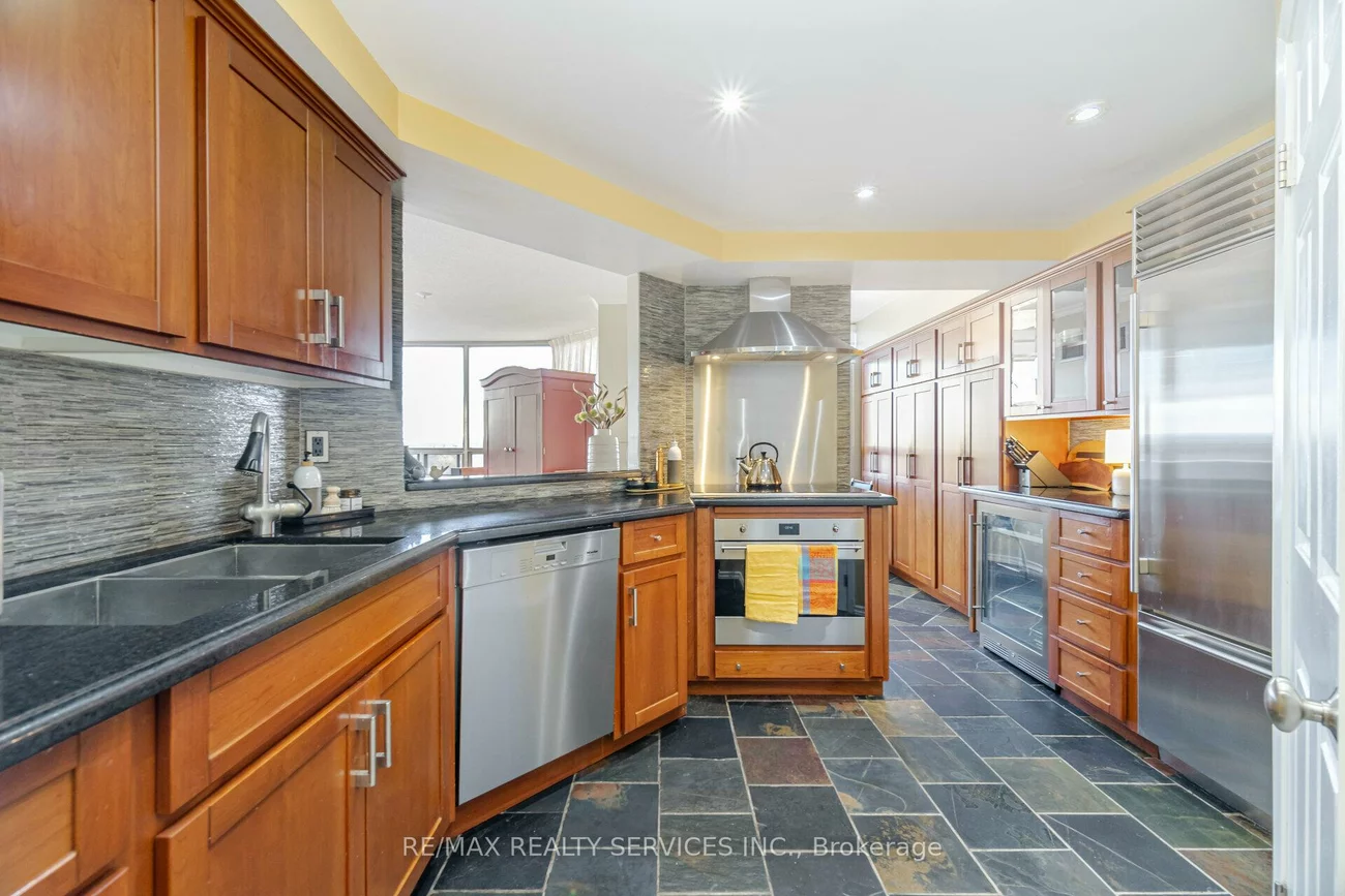 310, Mill, Brampton South, Brampton