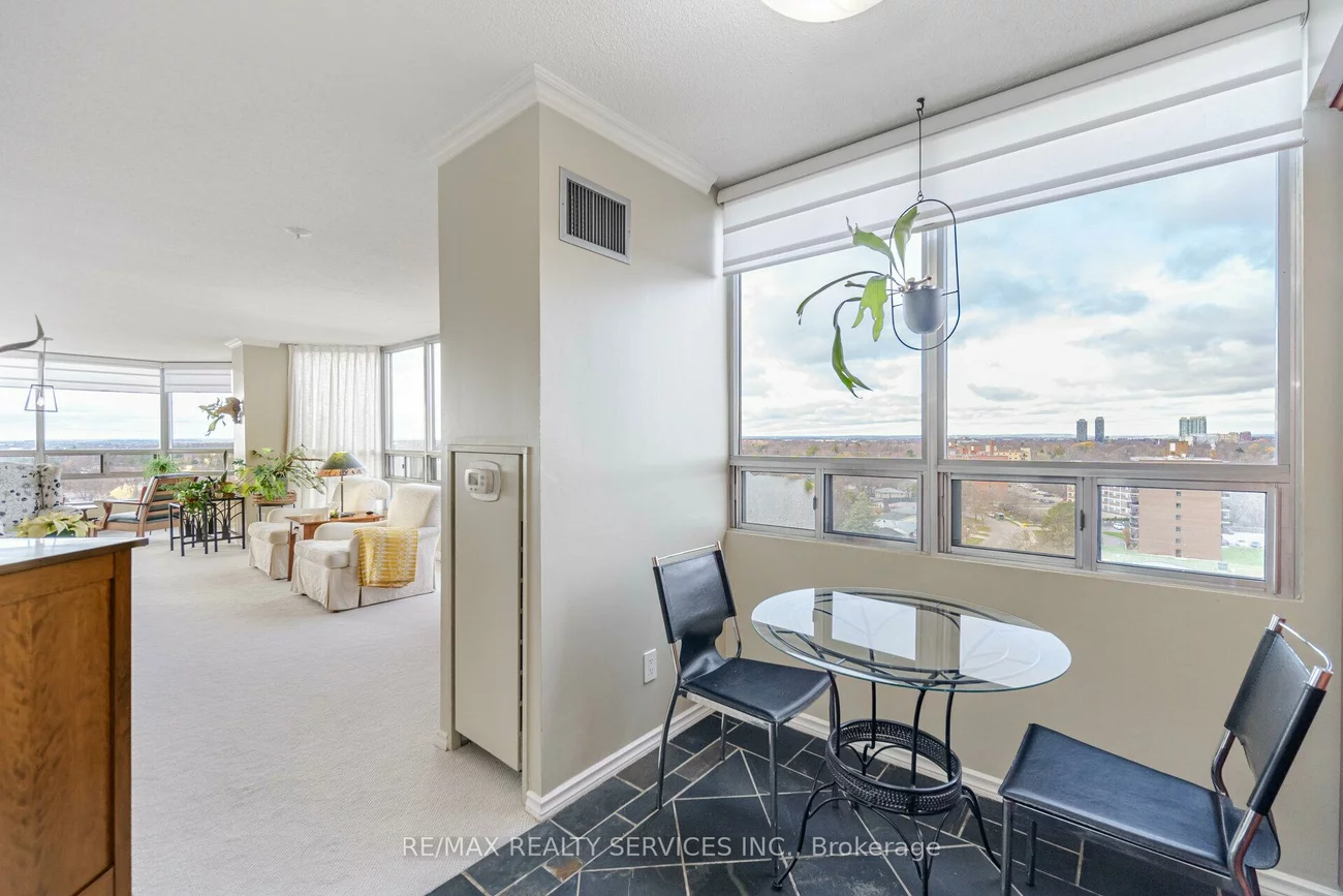 310, Mill, Brampton South, Brampton