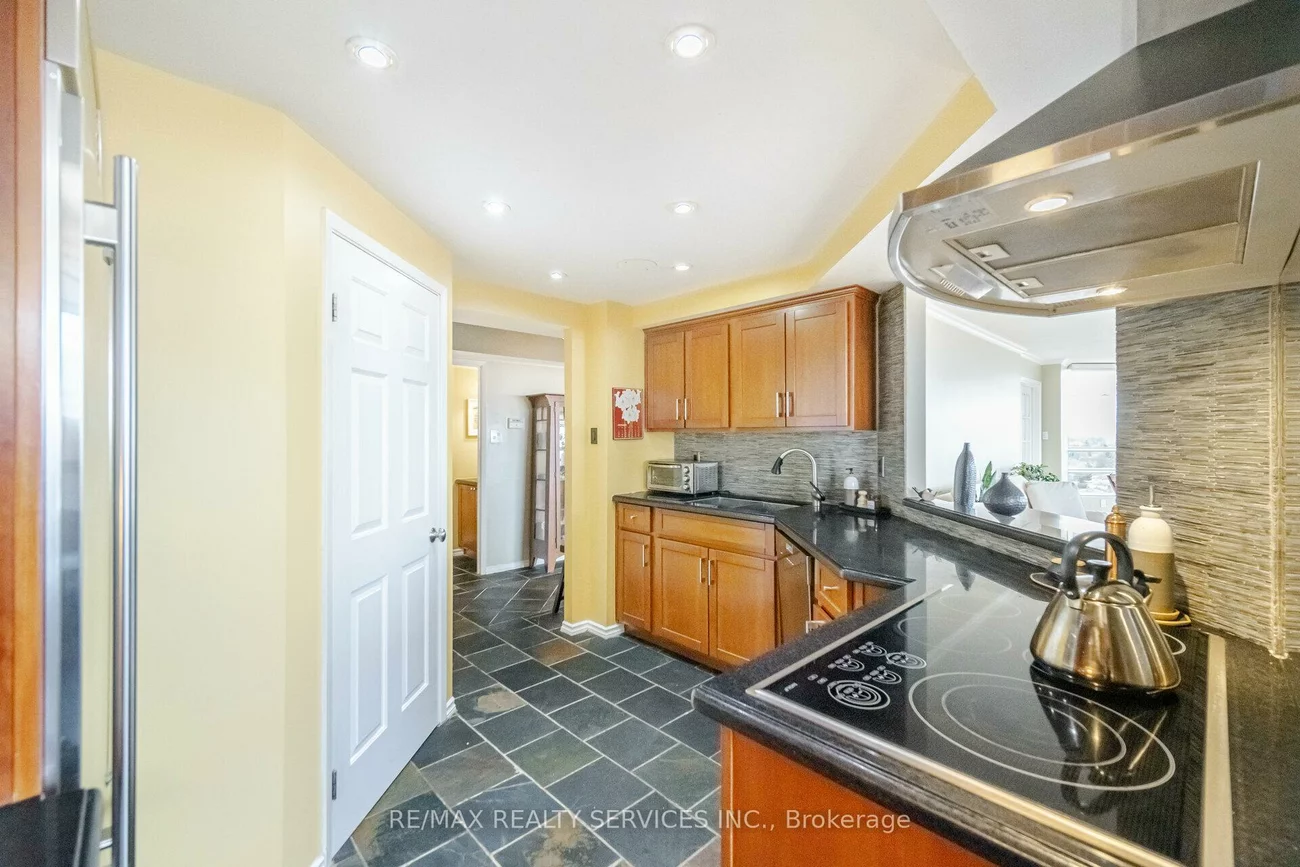 310, Mill, Brampton South, Brampton