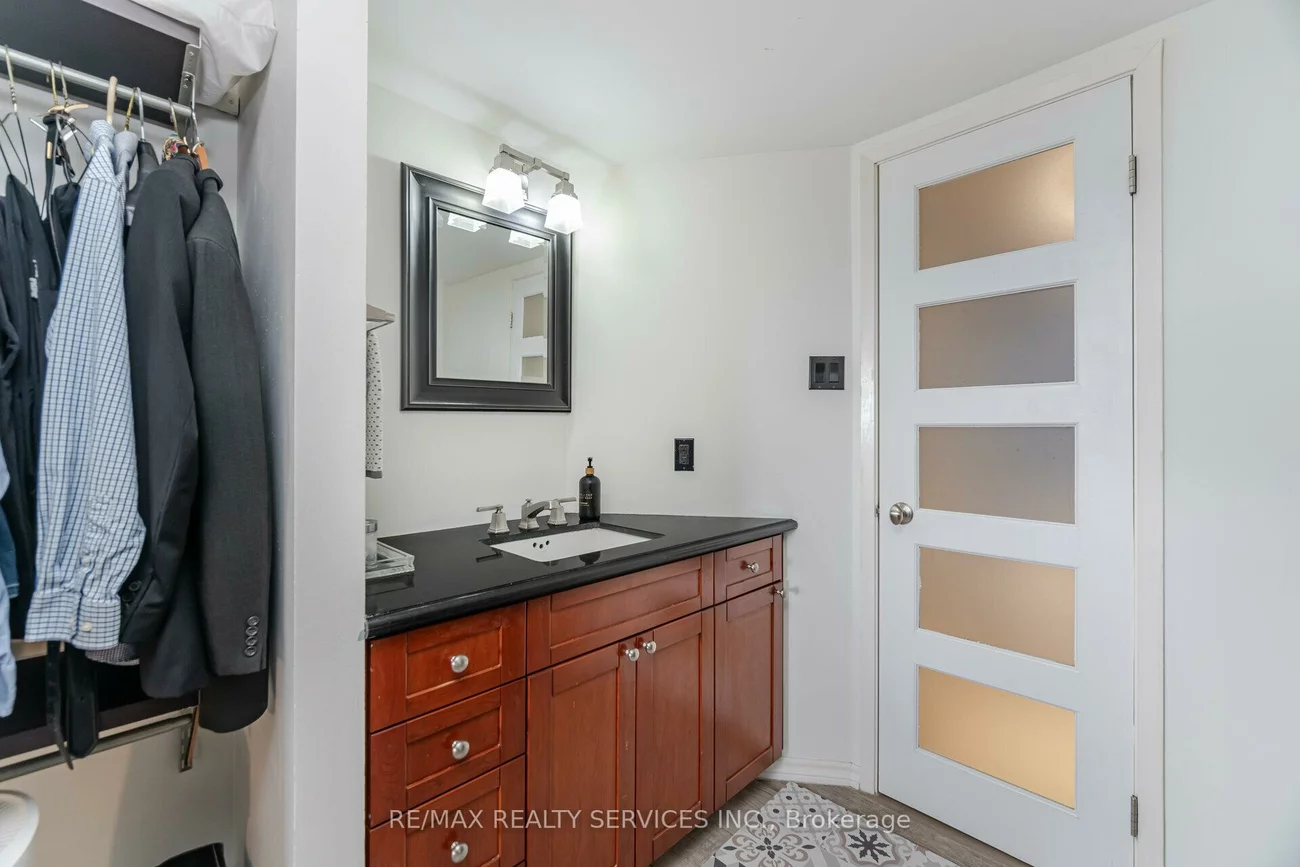 310, Mill, Brampton South, Brampton