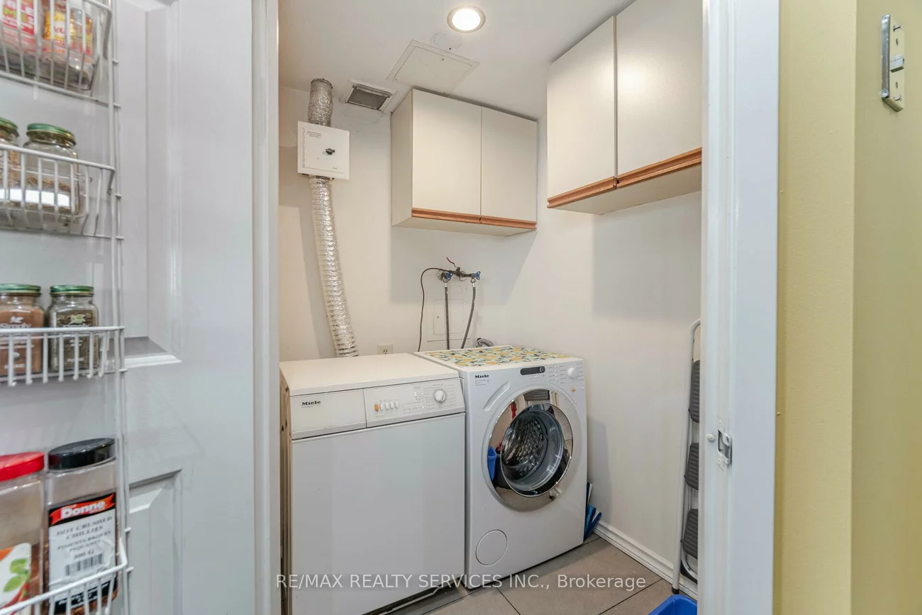 310, Mill, Brampton South, Brampton