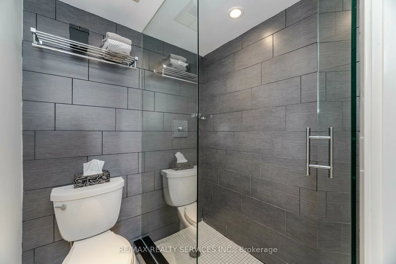 310, Mill, Brampton South, Brampton