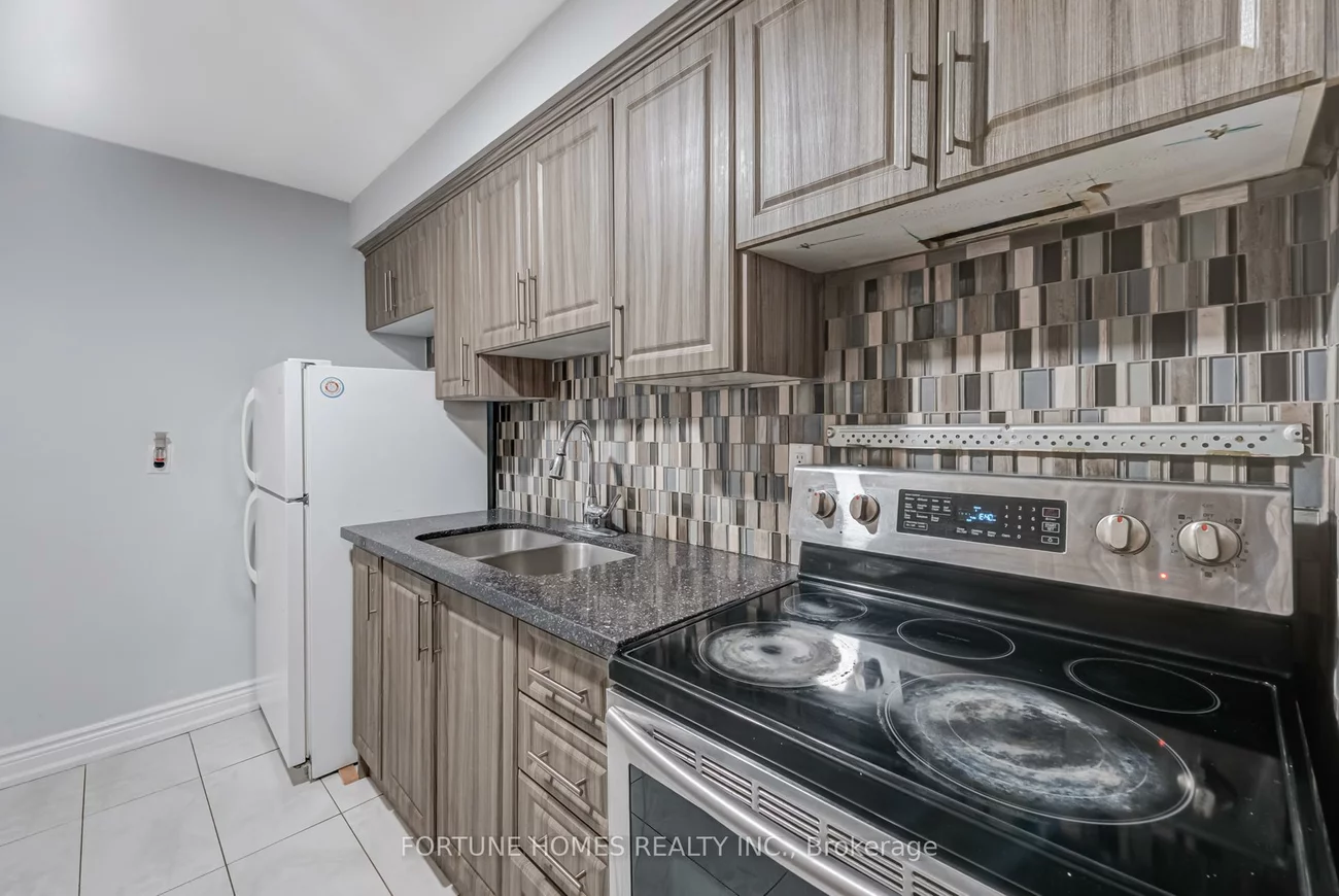 59, Enmount, Southgate, Brampton