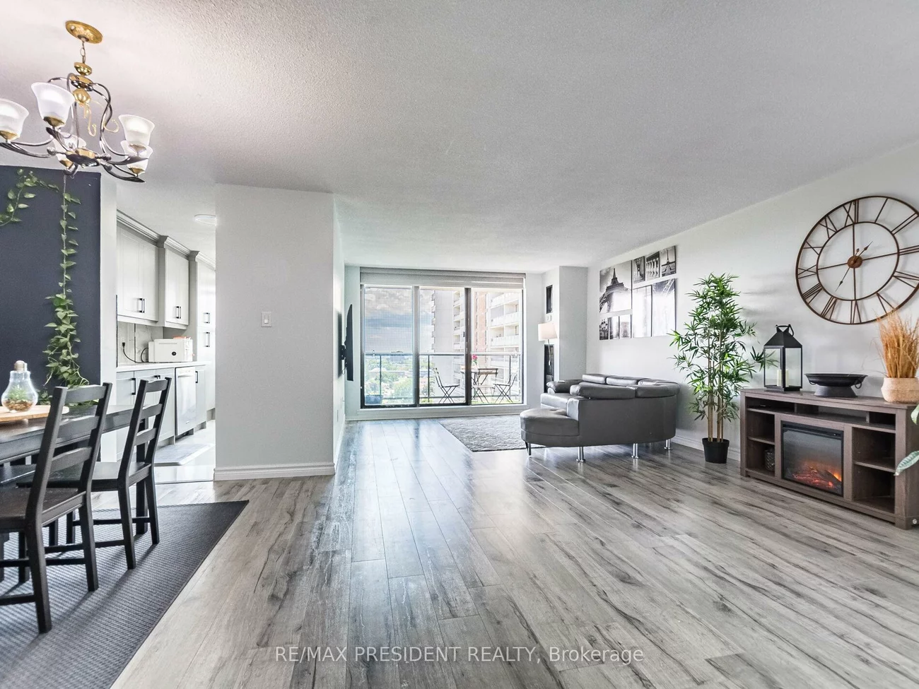 21, Knightsbridge, Queen Street Corridor, Brampton