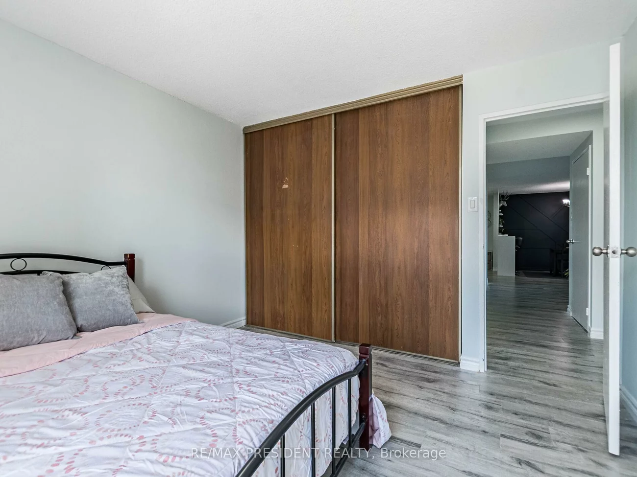 21, Knightsbridge, Queen Street Corridor, Brampton