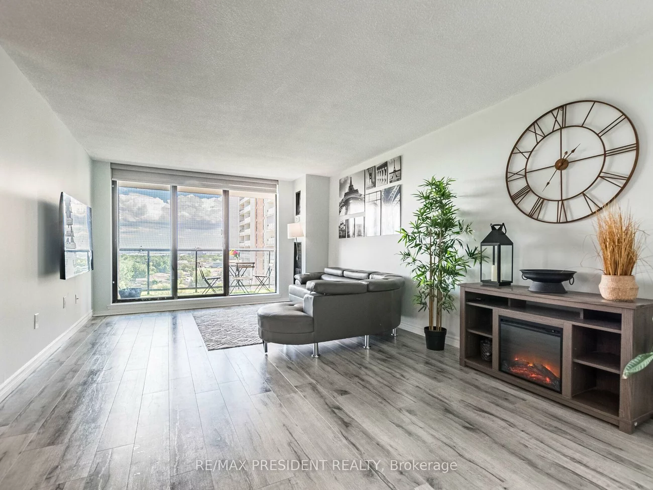 21, Knightsbridge, Queen Street Corridor, Brampton