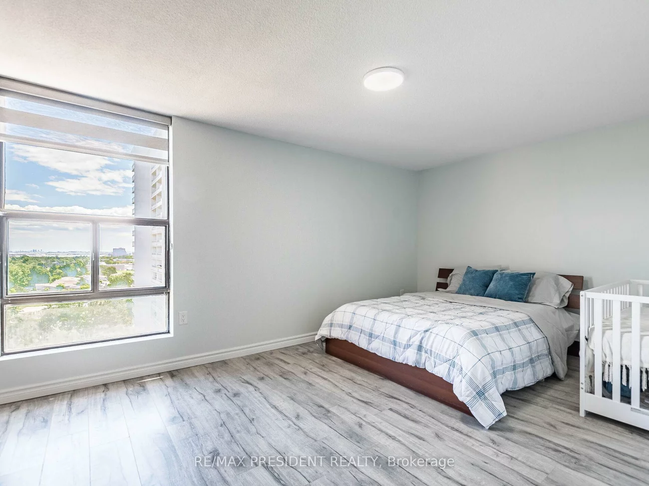 21, Knightsbridge, Queen Street Corridor, Brampton