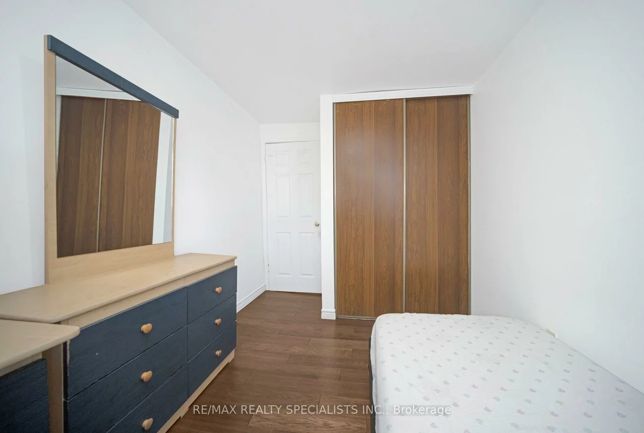 28, Lincoln, Bramalea West Industrial, Brampton