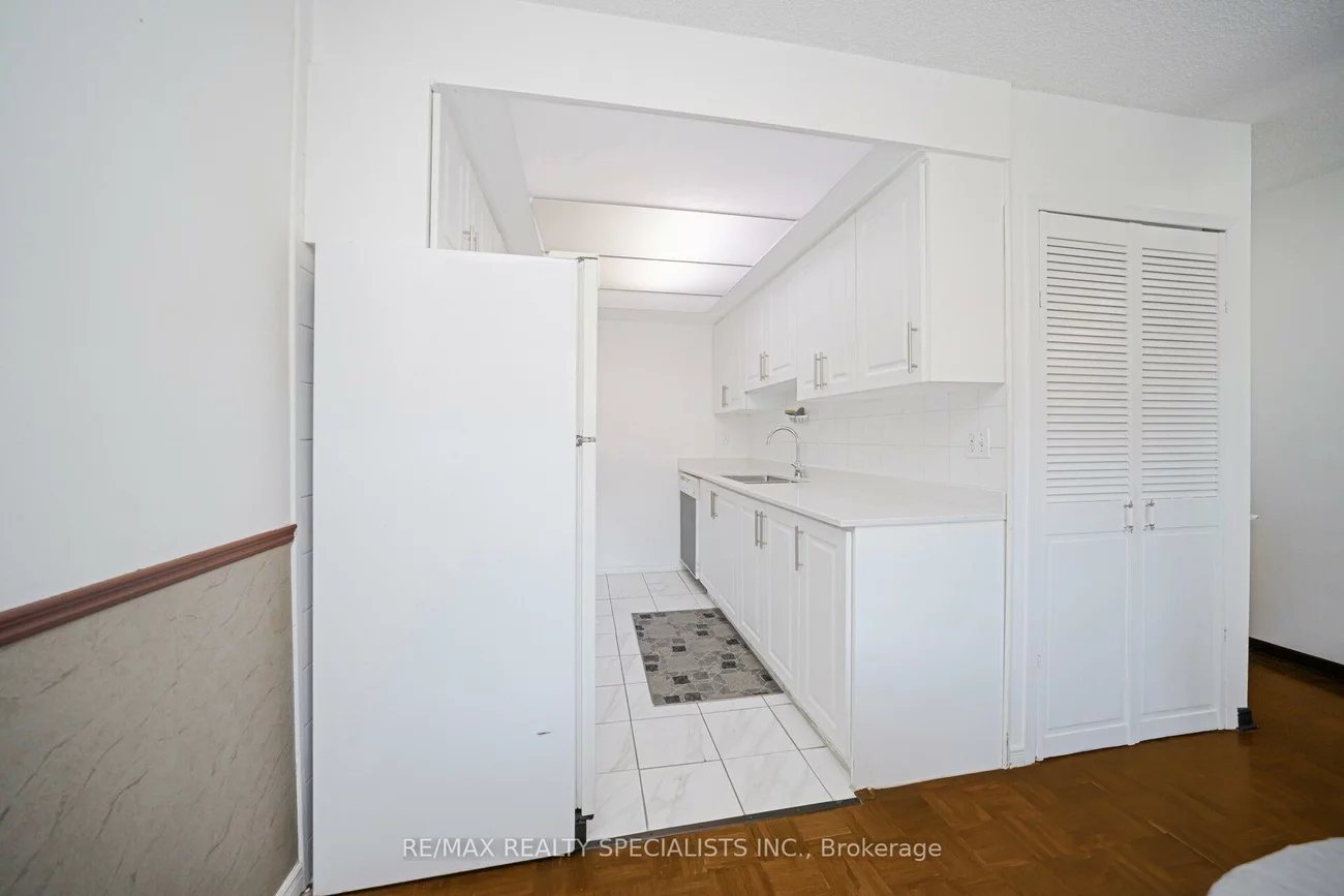 28, Lincoln, Bramalea West Industrial, Brampton