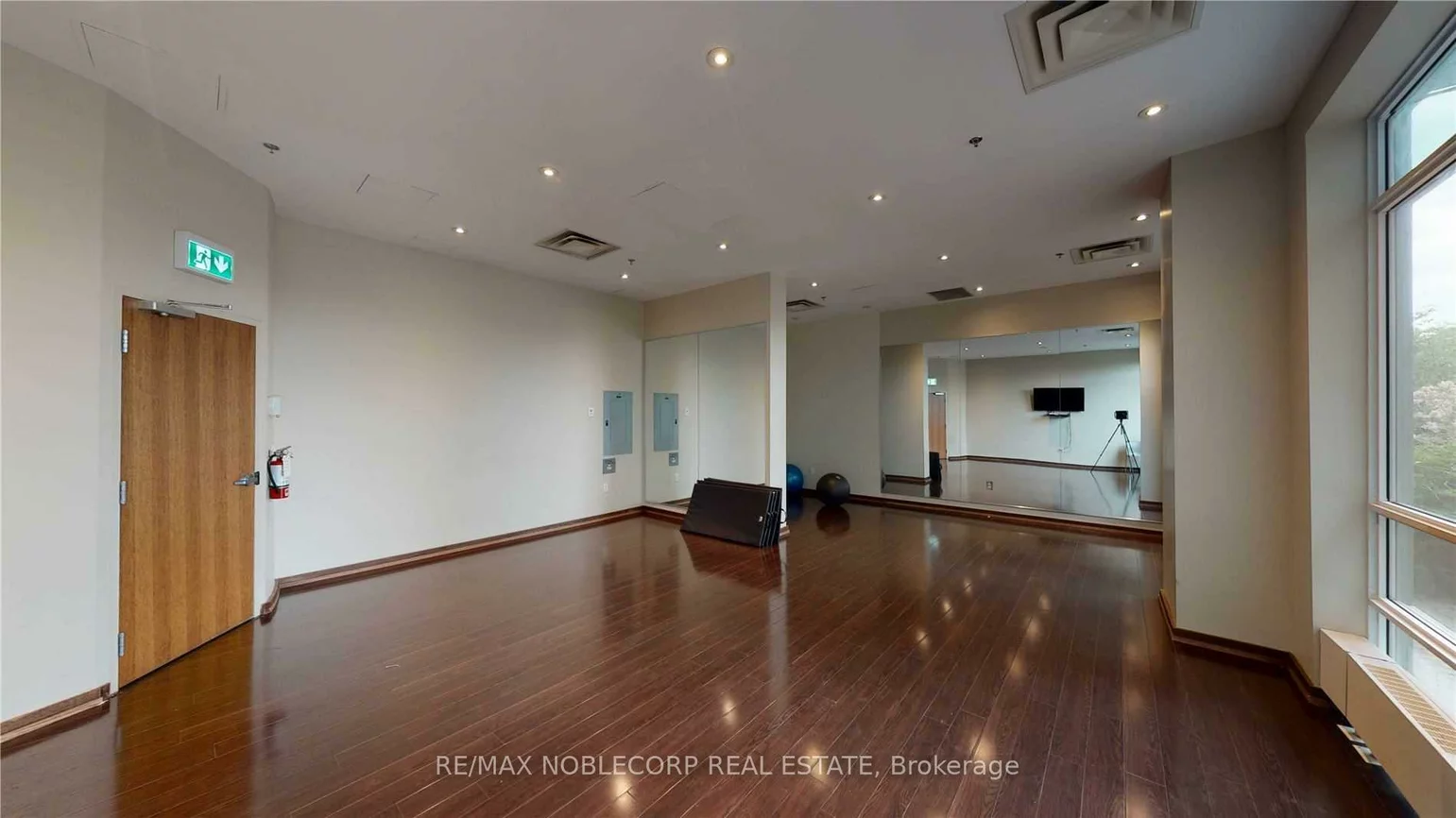 215, Queen, Bramalea North Industrial, Brampton
