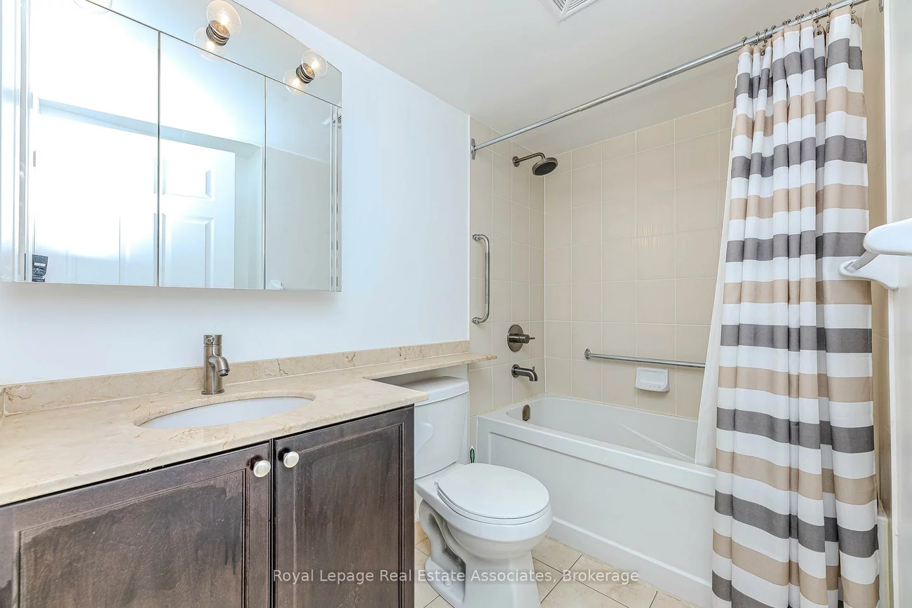 60, Via Rosedale, Sandringham-Wellington, Brampton
