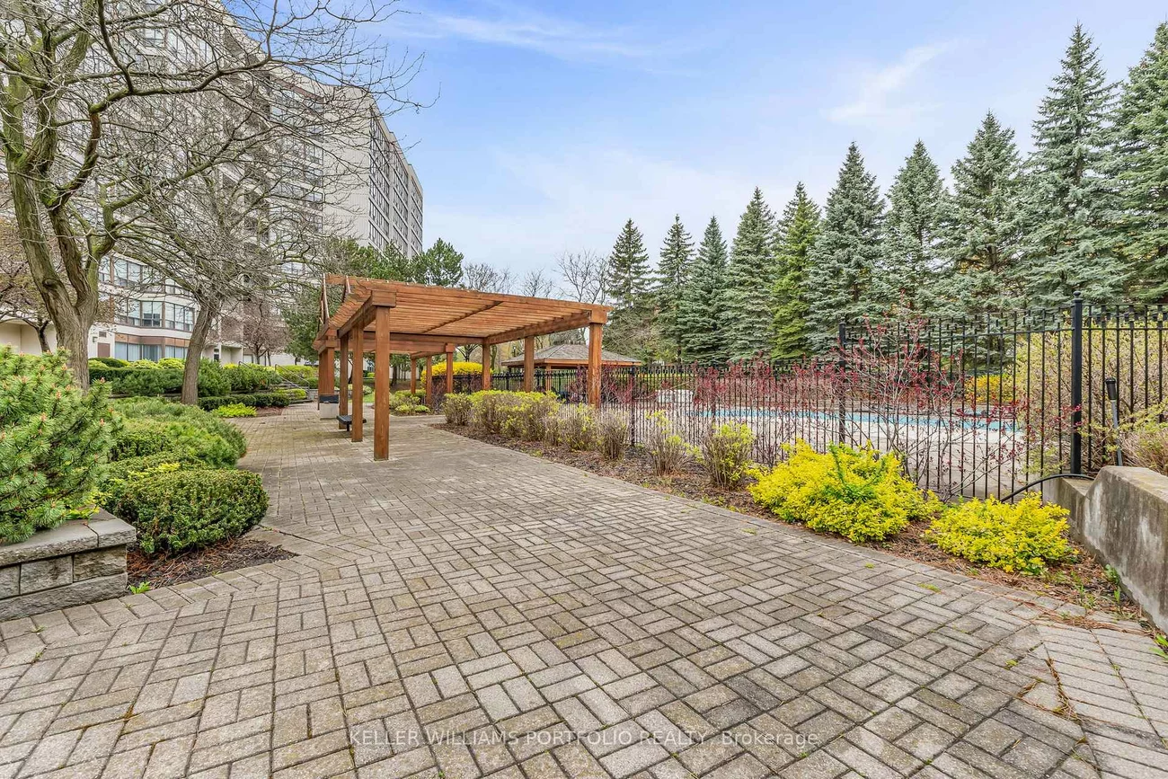 10, Laurelcrest, Queen Street Corridor, Brampton