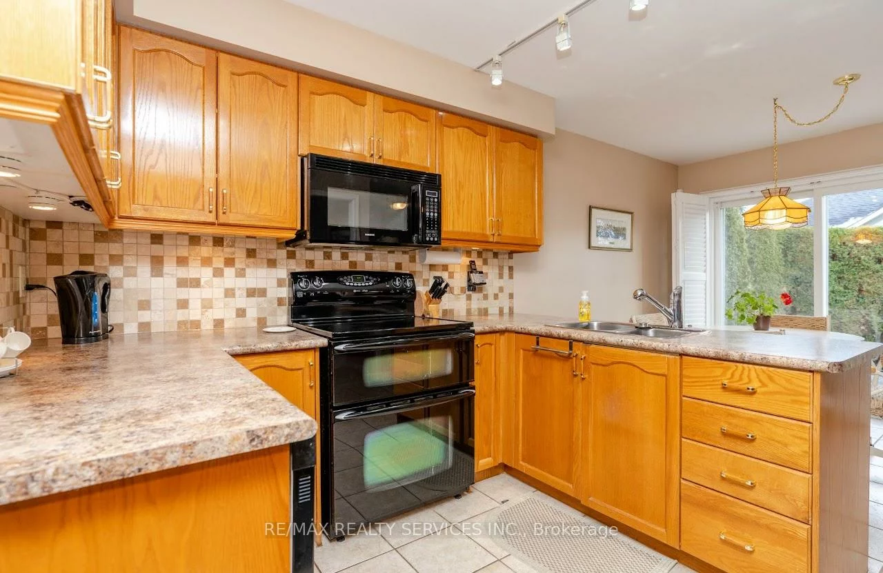 13, Amberhill, Sandringham-Wellington, Brampton