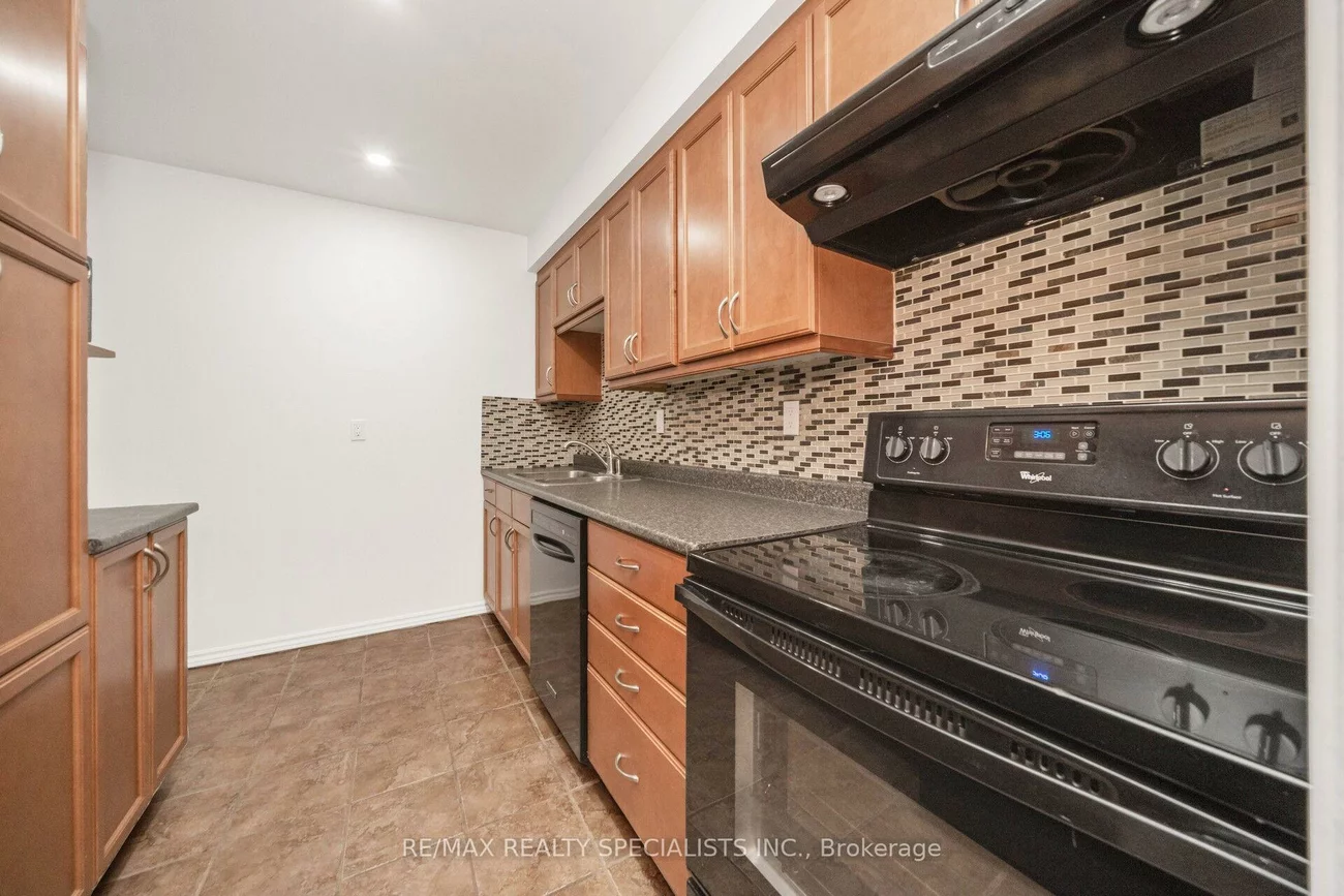 20, Enmount, Bramalea Road South Gateway, Brampton