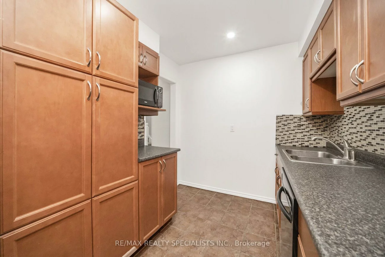 20, Enmount, Bramalea Road South Gateway, Brampton