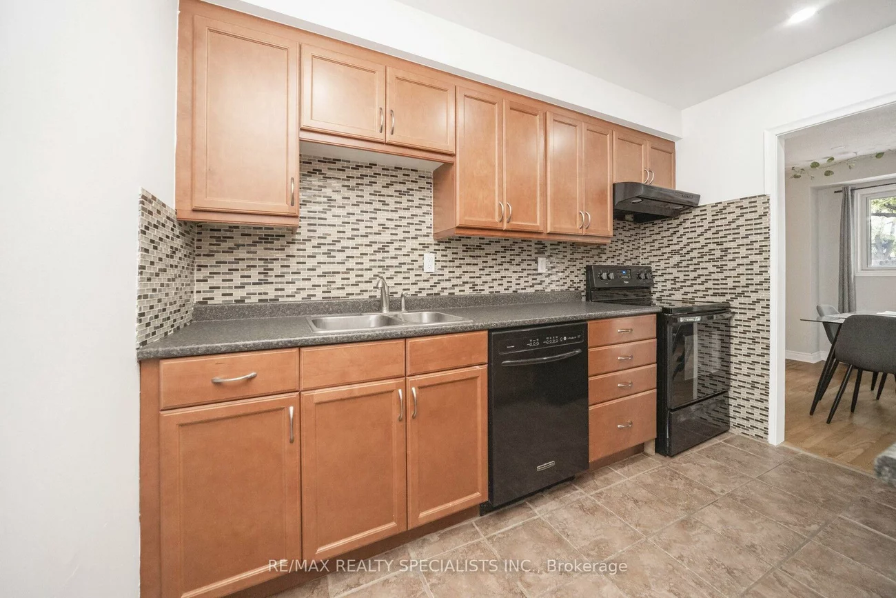 20, Enmount, Bramalea Road South Gateway, Brampton