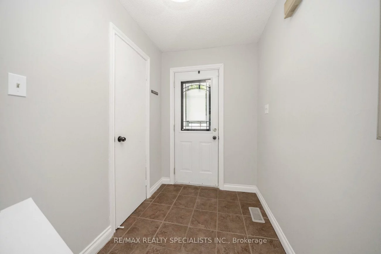 20, Enmount, Bramalea Road South Gateway, Brampton