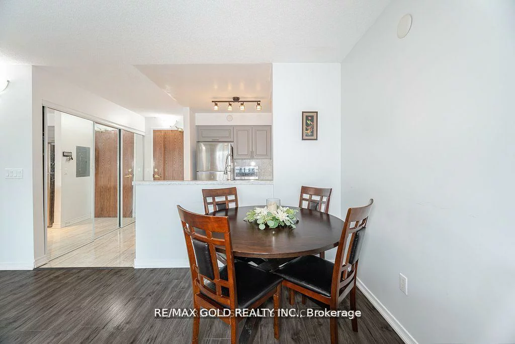 25, Via Rosedale, Sandringham-Wellington, Brampton