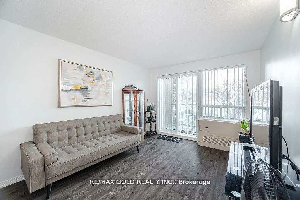 25, Via Rosedale, Sandringham-Wellington, Brampton