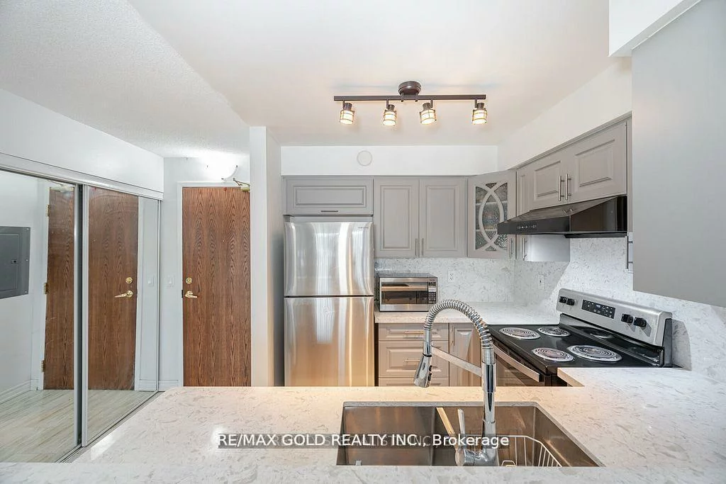 25, Via Rosedale, Sandringham-Wellington, Brampton