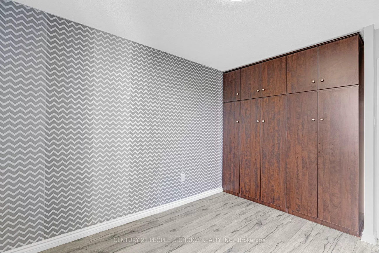 21, Knightsbridge, Queen Street Corridor, Brampton