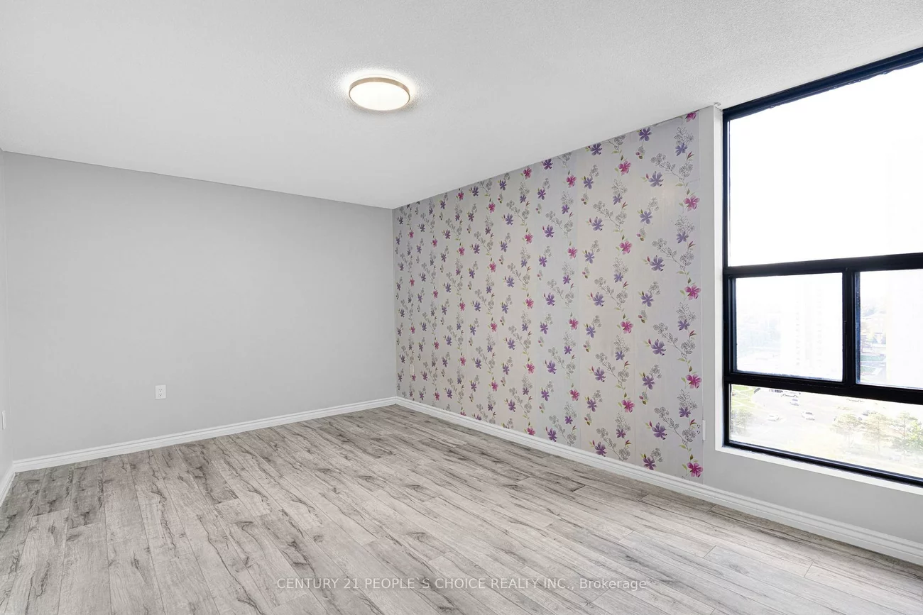 21, Knightsbridge, Queen Street Corridor, Brampton