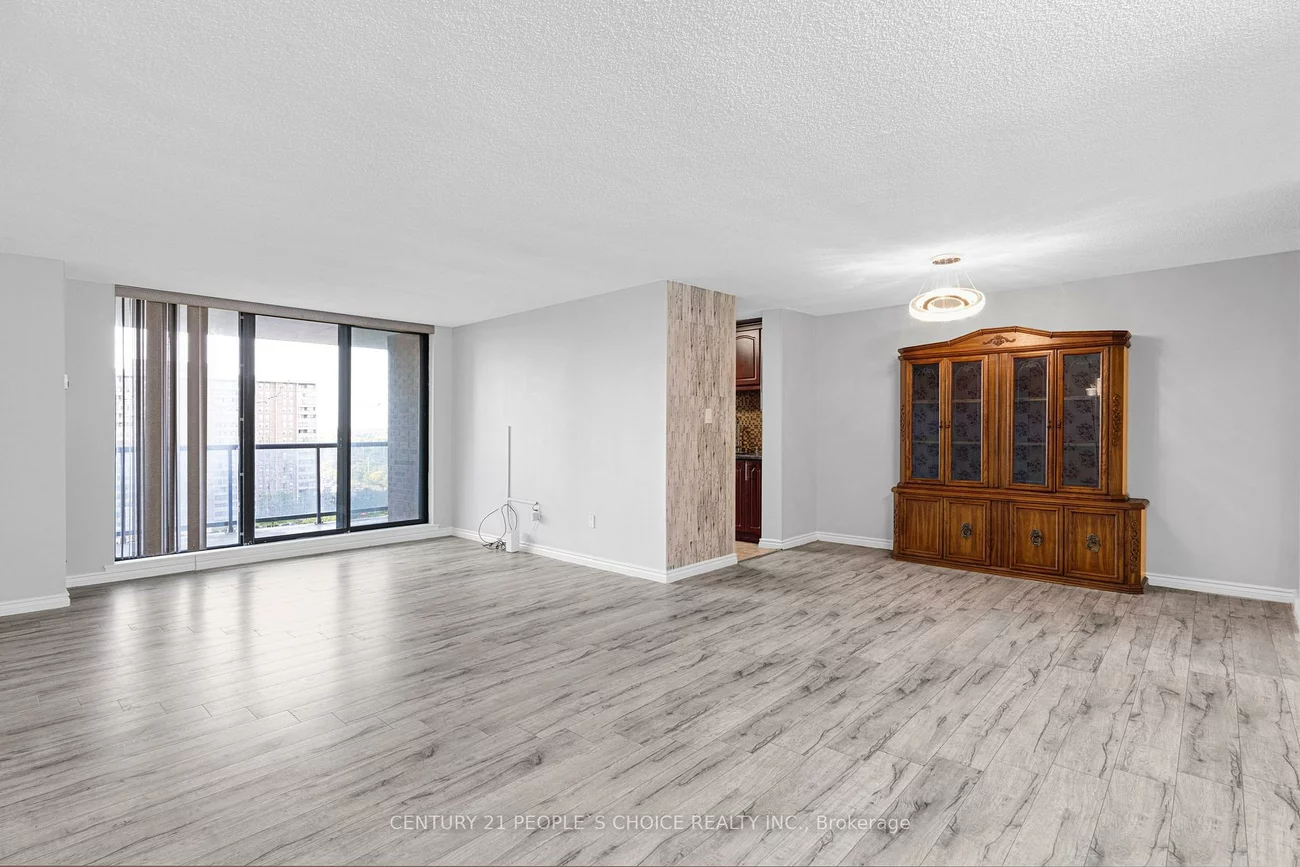 21, Knightsbridge, Queen Street Corridor, Brampton