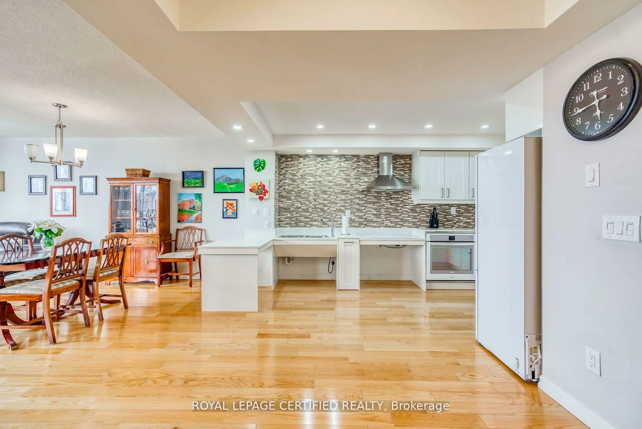 320, Mill, Brampton South, Brampton