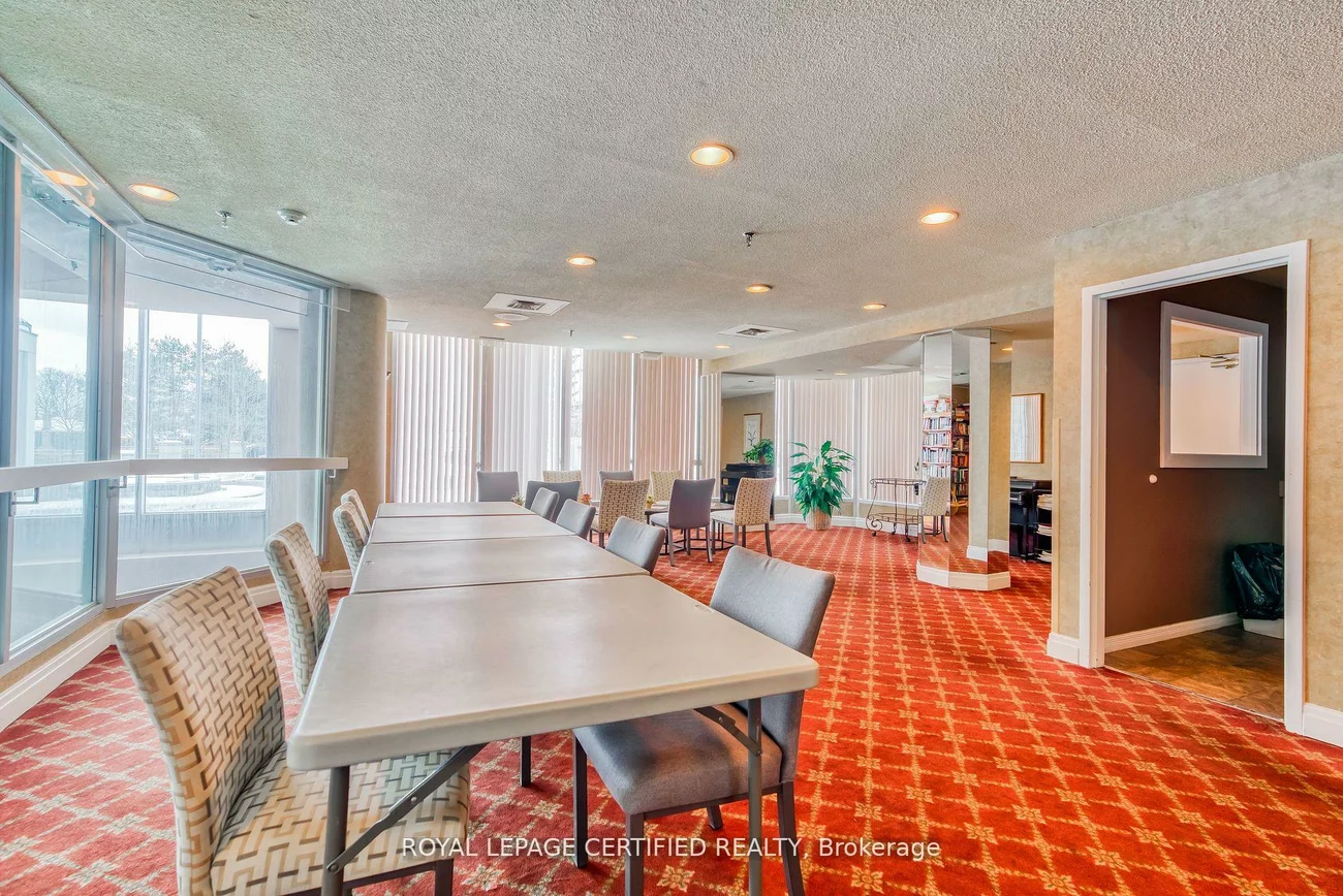 320, Mill, Brampton South, Brampton