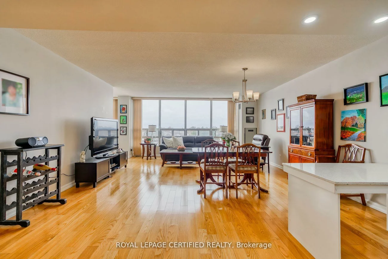 320, Mill, Brampton South, Brampton