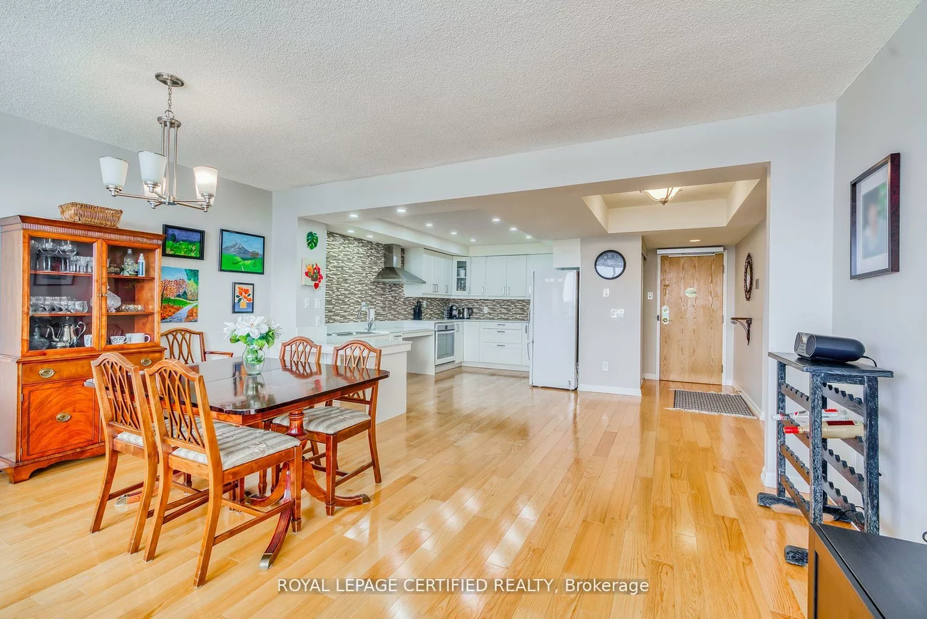 320, Mill, Brampton South, Brampton