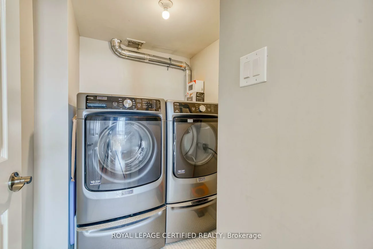 320, Mill, Brampton South, Brampton