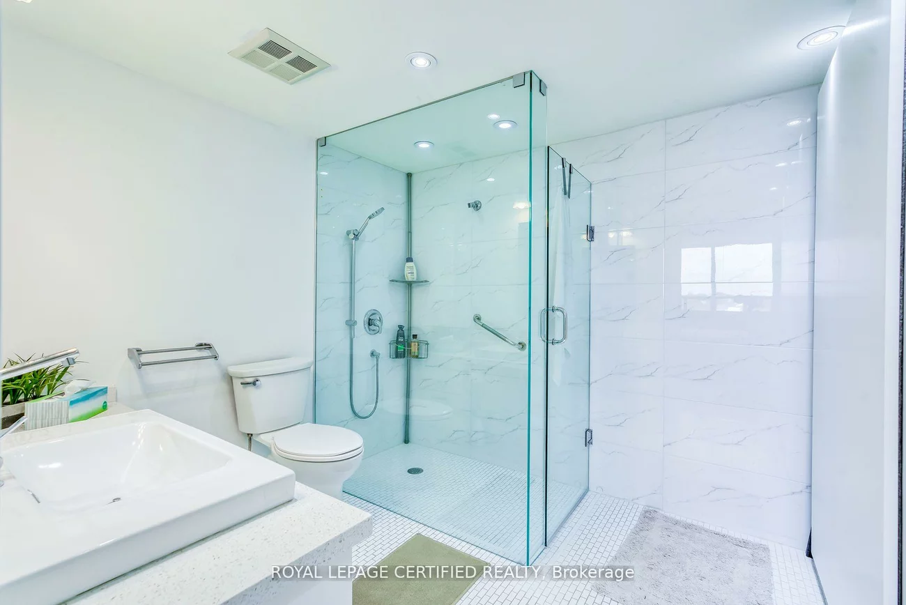 320, Mill, Brampton South, Brampton