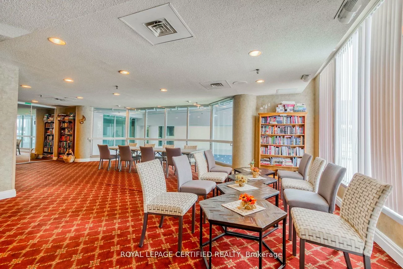 320, Mill, Brampton South, Brampton