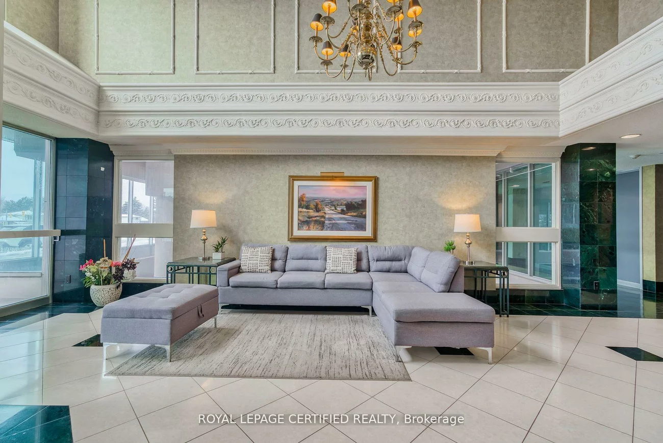 320, Mill, Brampton South, Brampton