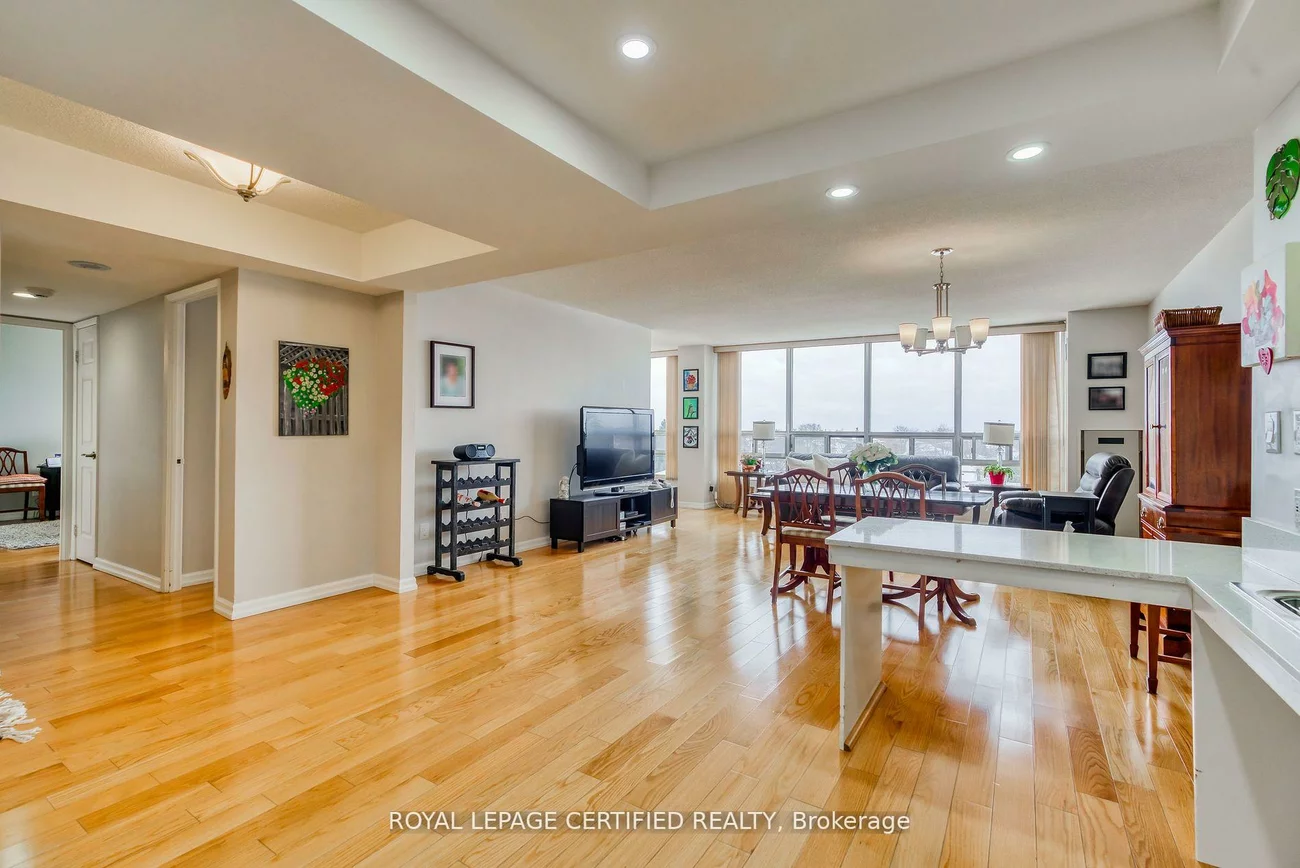 320, Mill, Brampton South, Brampton