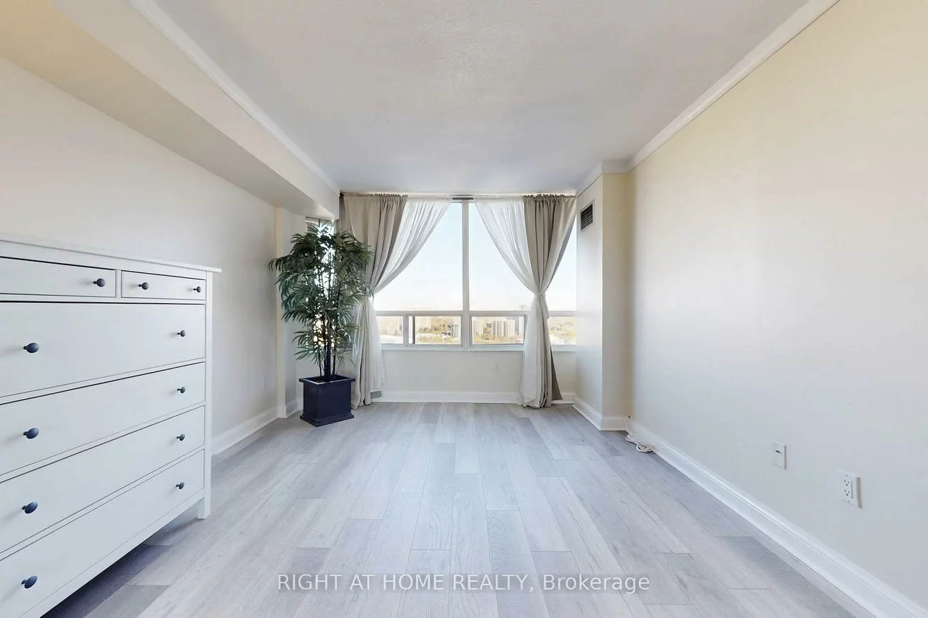 22, Hanover, Queen Street Corridor, Brampton