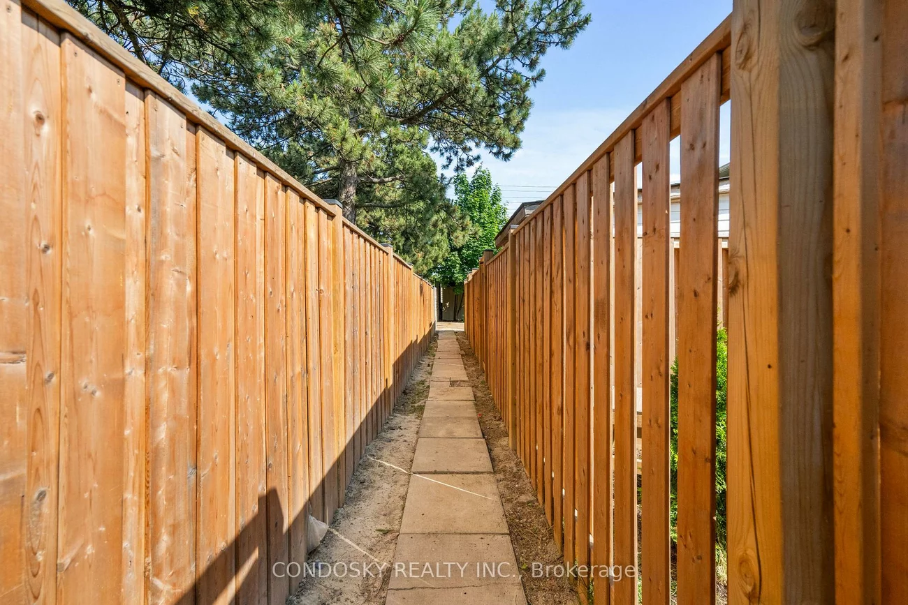 42, Village, Brampton East, Brampton