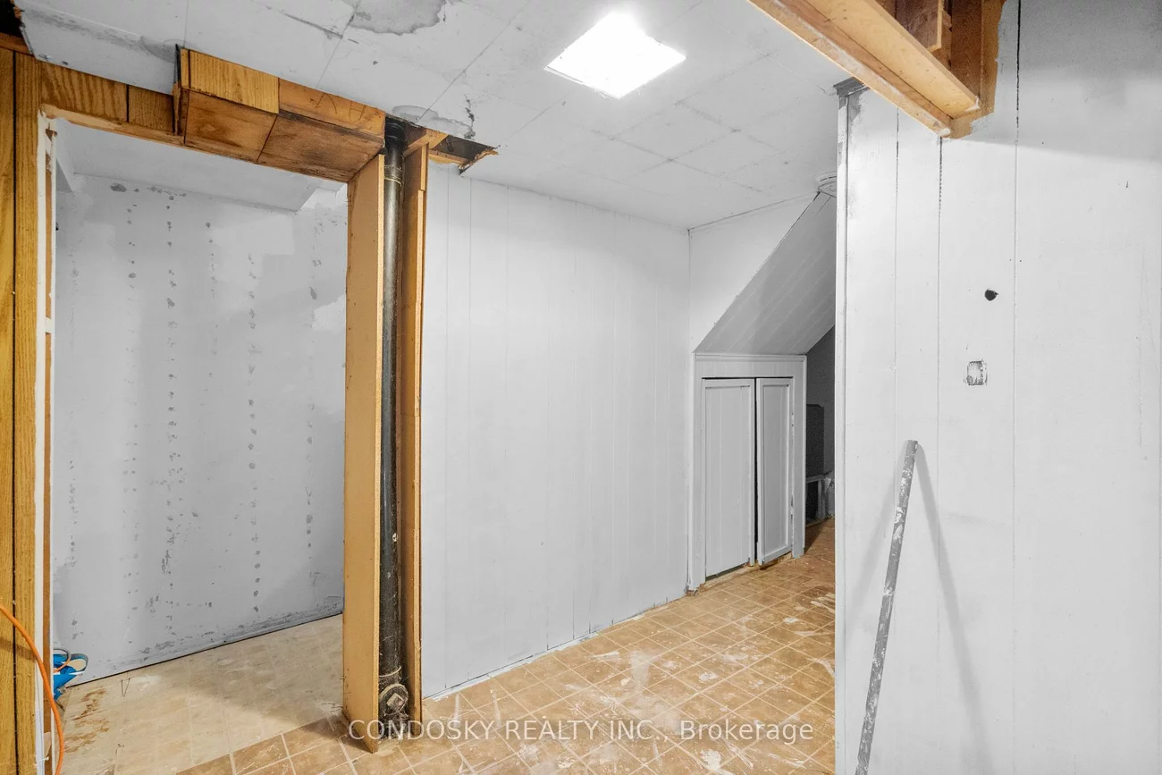 42, Village, Brampton East, Brampton