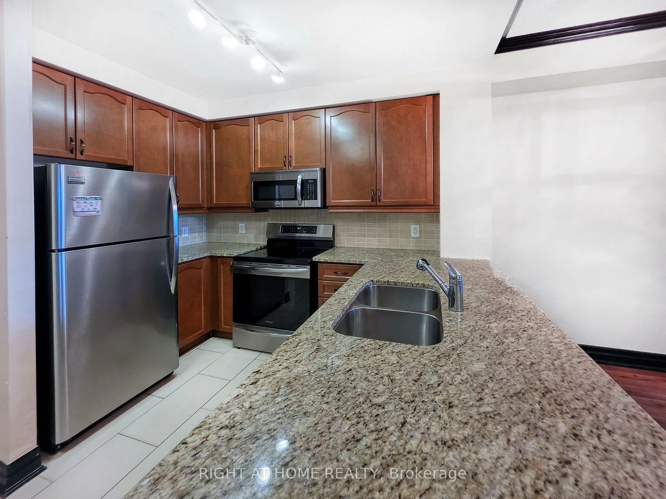 100, John, Downtown Brampton, Brampton