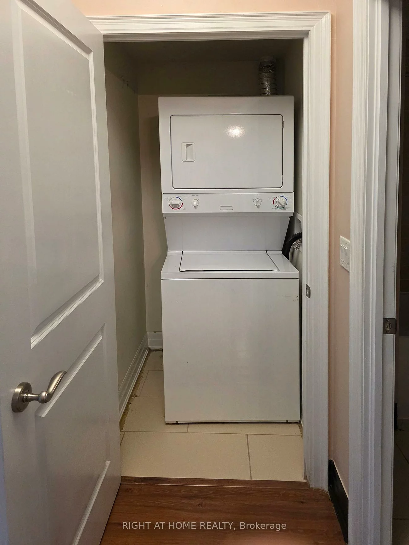 100, John, Downtown Brampton, Brampton