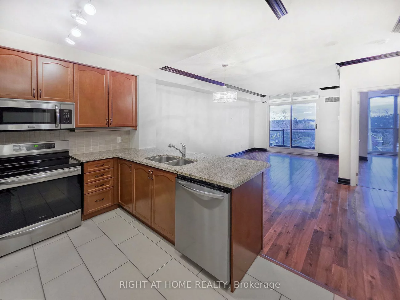 100, John, Downtown Brampton, Brampton