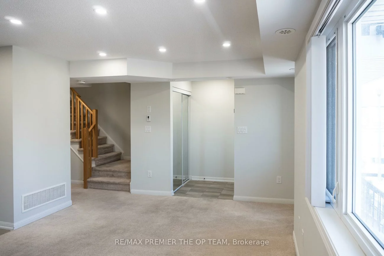 250, Sunny Meadow, Sandringham-Wellington, Brampton