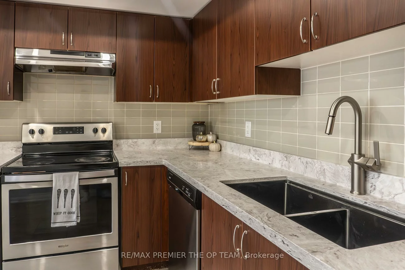 250, Sunny Meadow, Sandringham-Wellington, Brampton