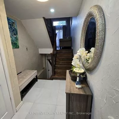 61, Collins, Brampton North, Brampton