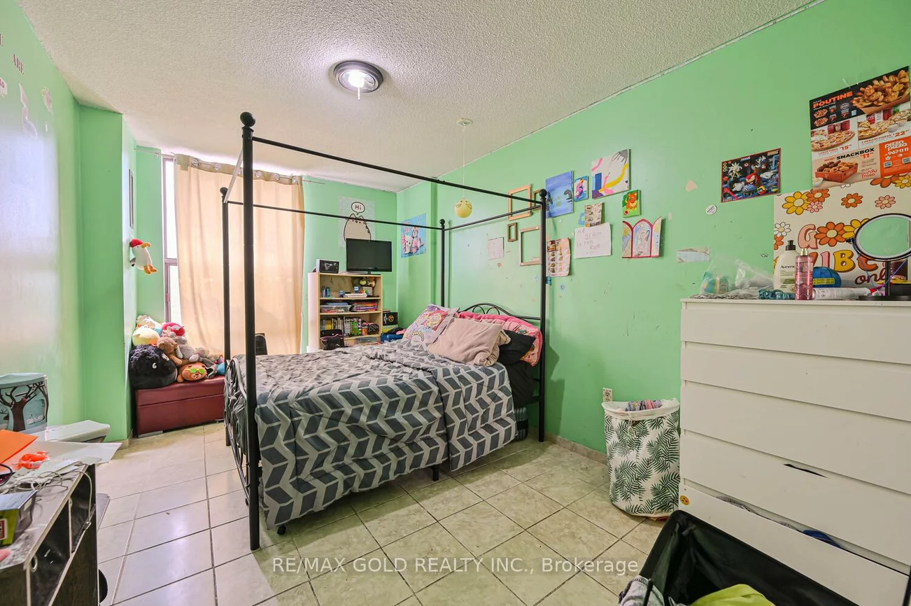 21, Knightsbridge, Queen Street Corridor, Brampton