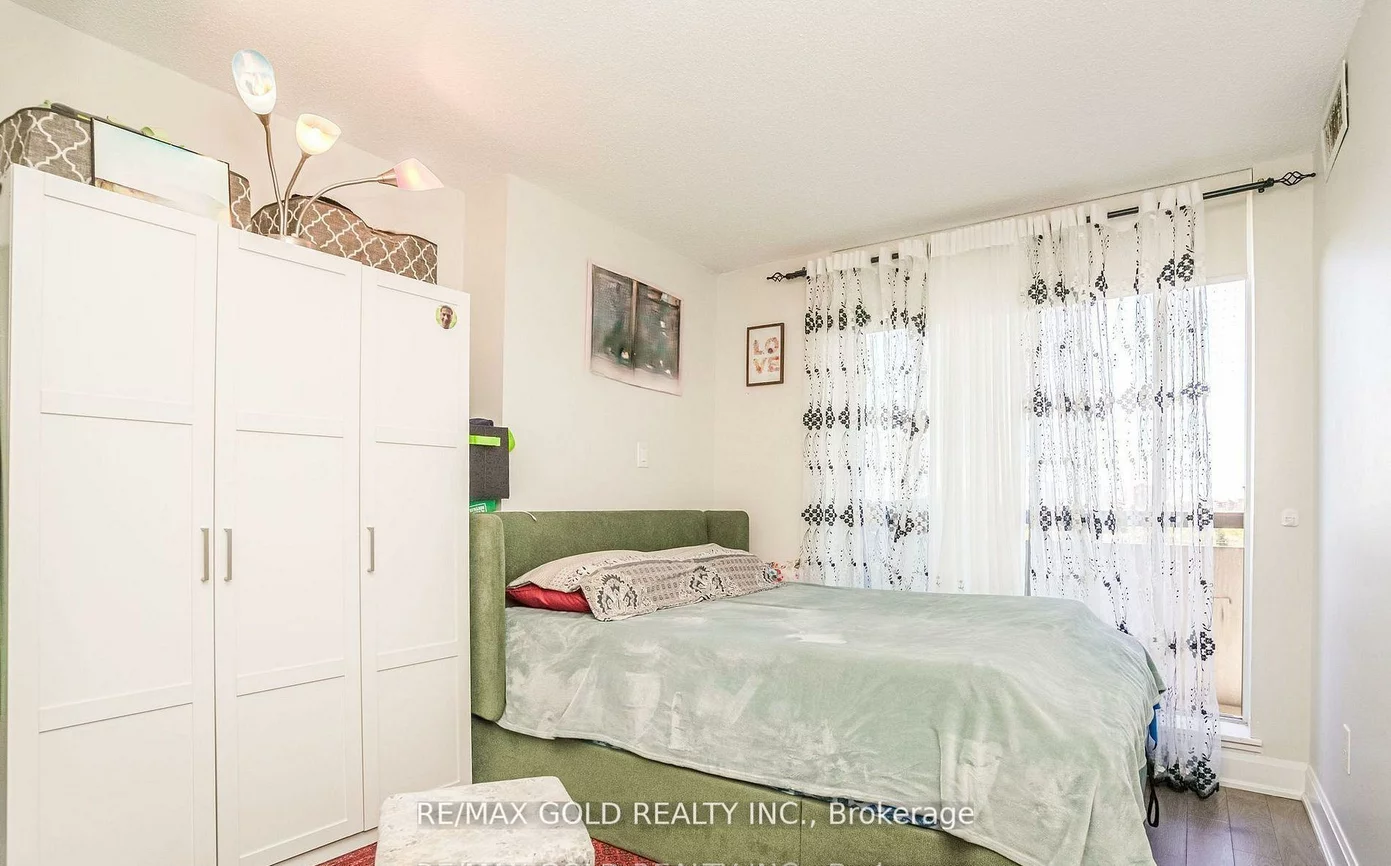 30, Malta, Fletcher's Creek South, Brampton