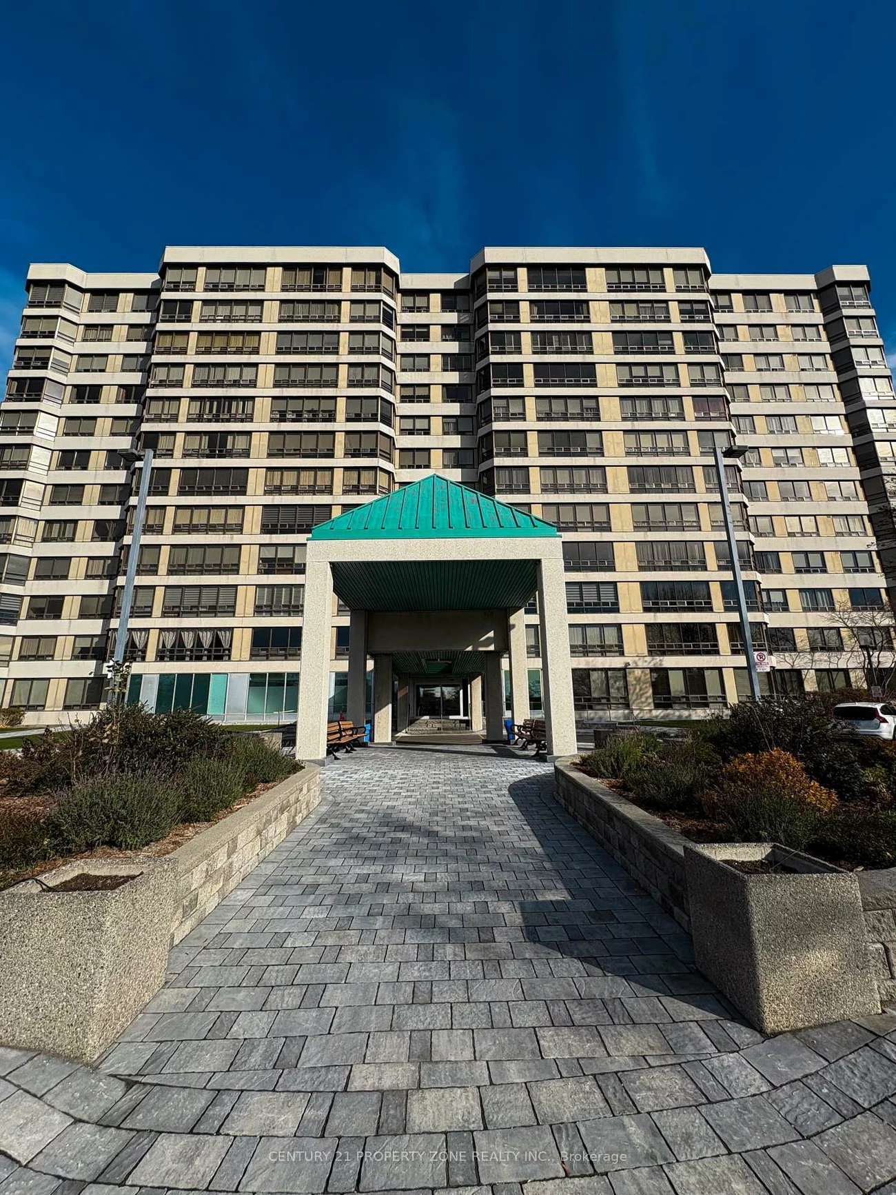 330, Mill, Brampton South, Brampton