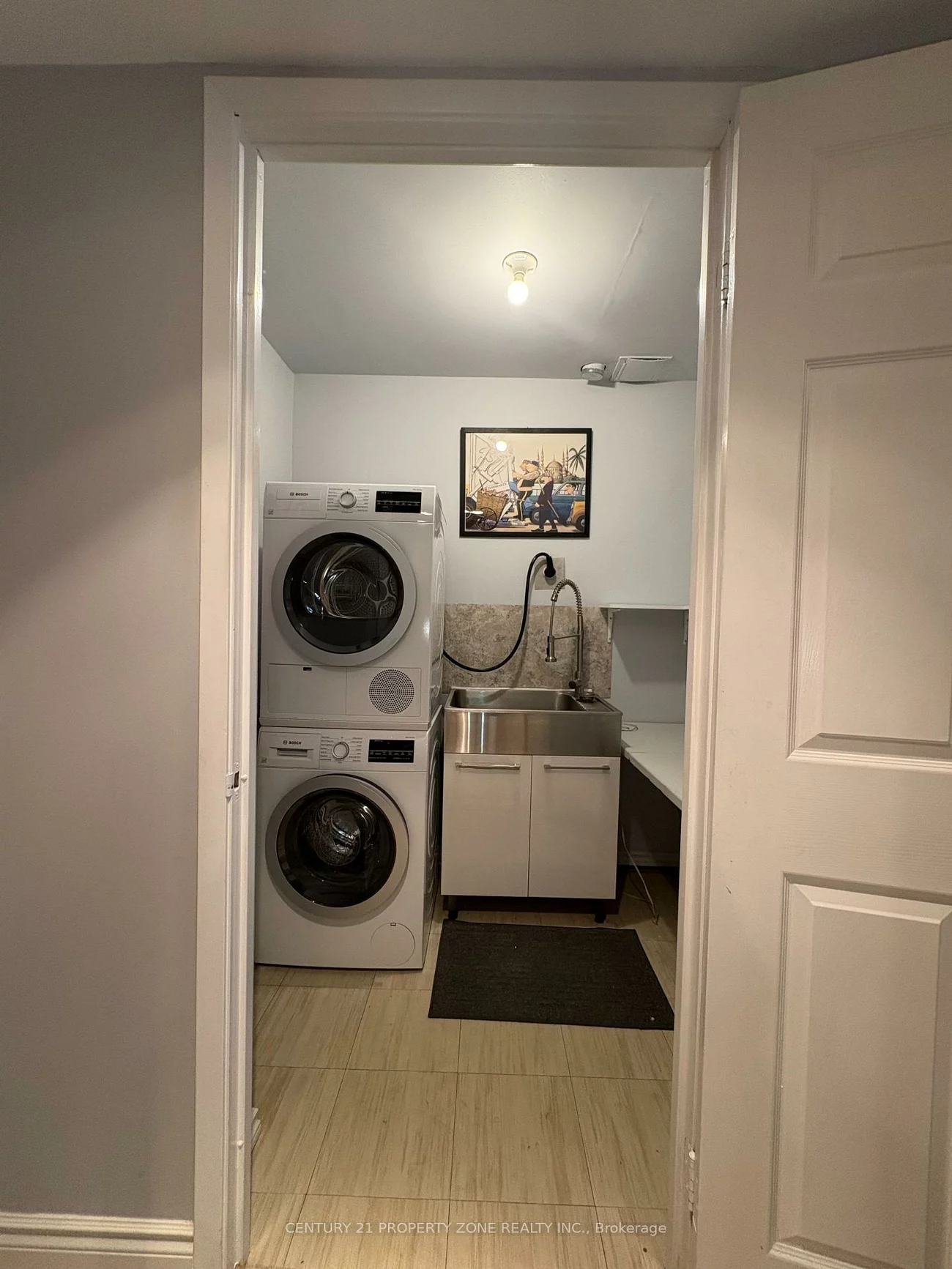 330, Mill, Brampton South, Brampton